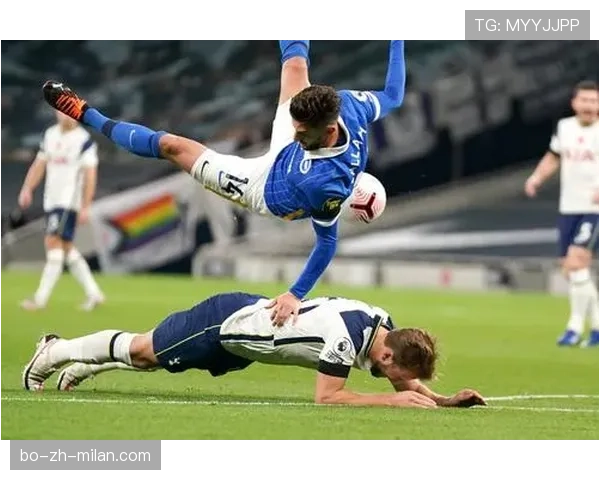 罕见点球双触球判罚，裁判如何快速判定规则？